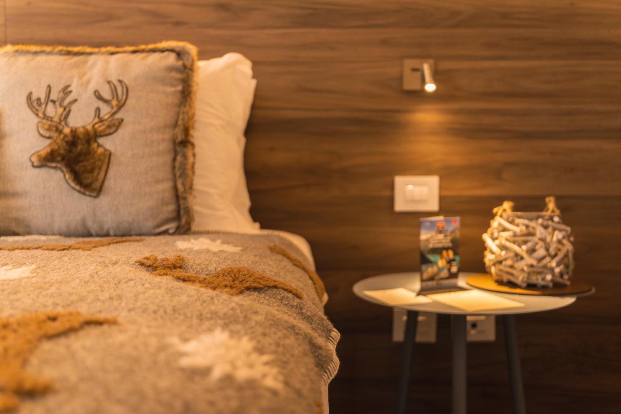 Maison Poluc Hotel Apartments Champoluc Esterno foto