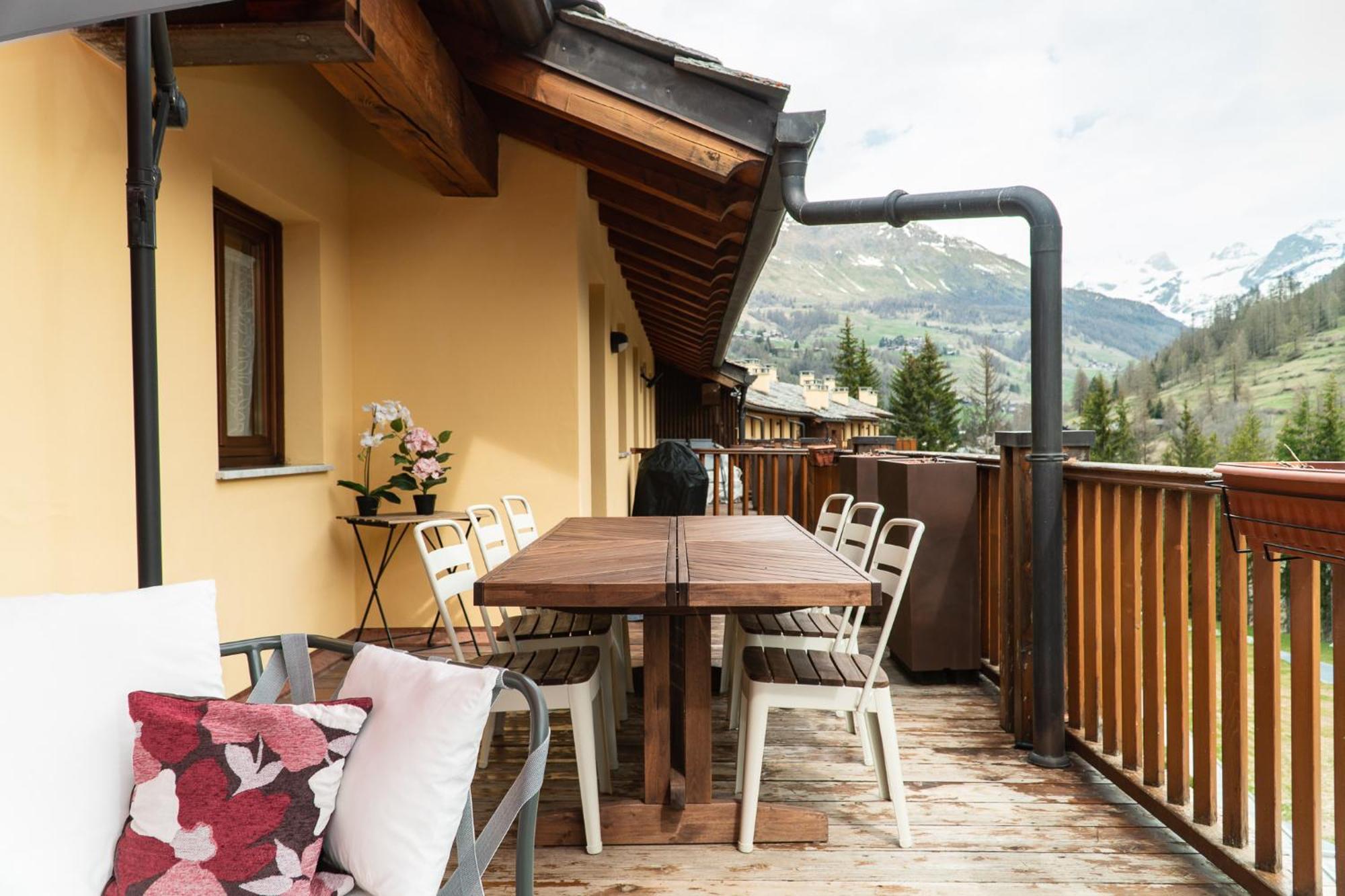 Maison Poluc Hotel Apartments Champoluc Esterno foto