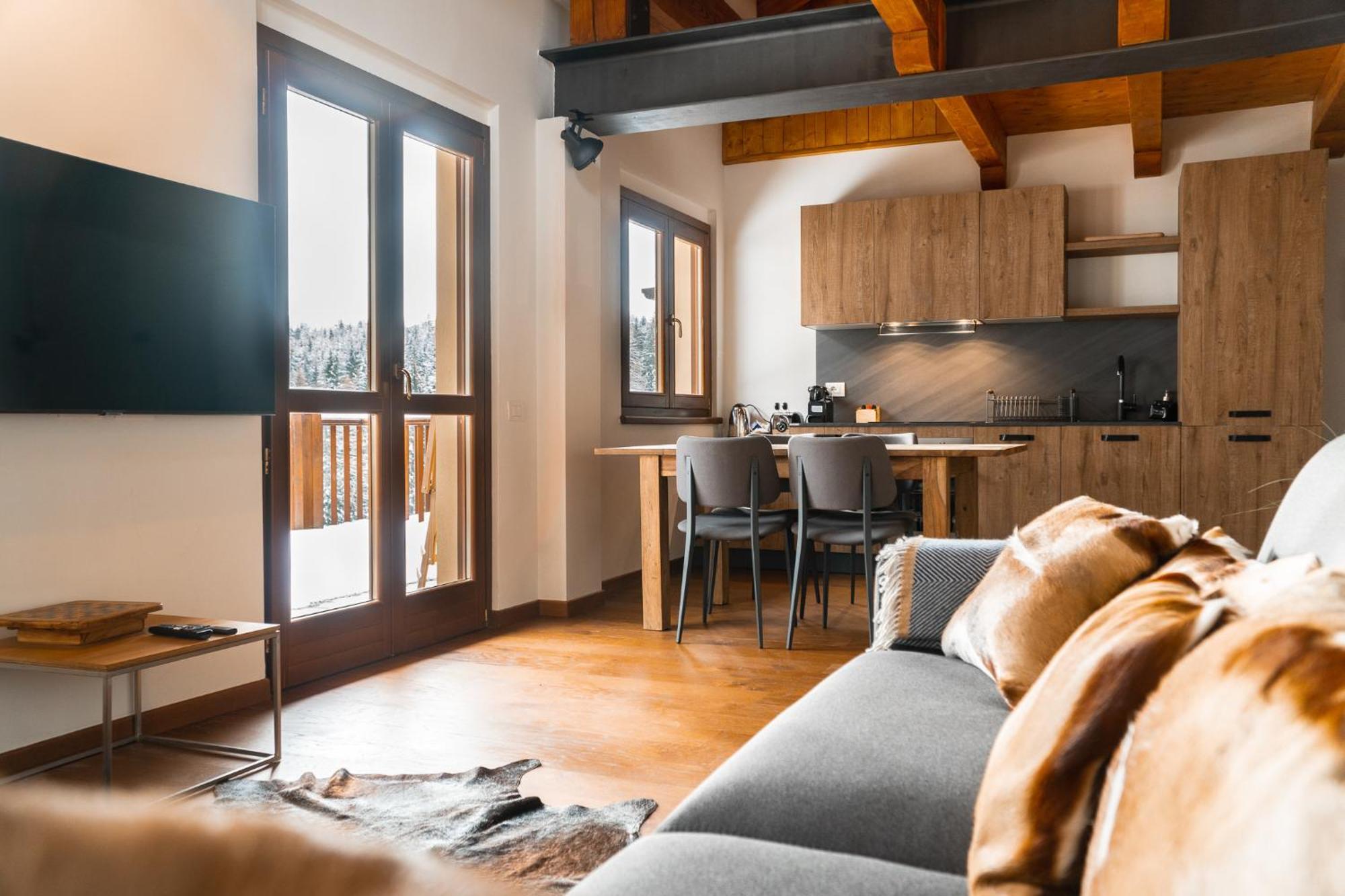 Maison Poluc Hotel Apartments Champoluc Esterno foto